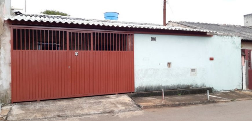 Casa com 3 Quartos, Setor Tradicional, Rua da Escola Ceprom