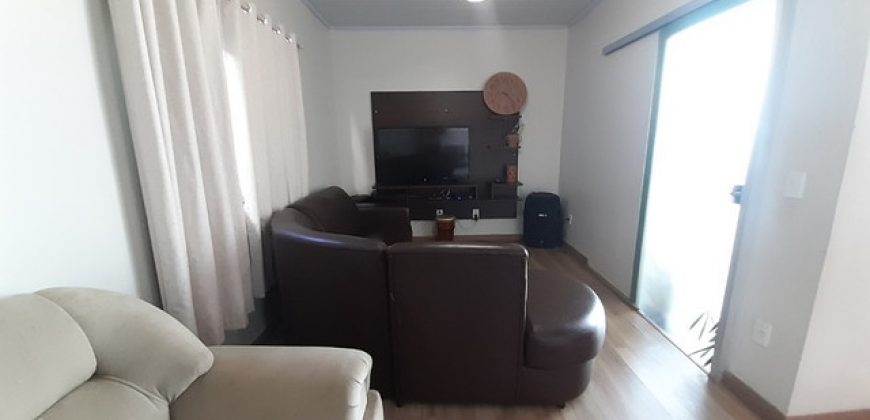 Excelente Casa com 3 quartos, Sendo 2 Suites, Mais uma Kit nos Fundos, Bairro Residencial Oeste, Bem Localizada, São Sebastião/DF.