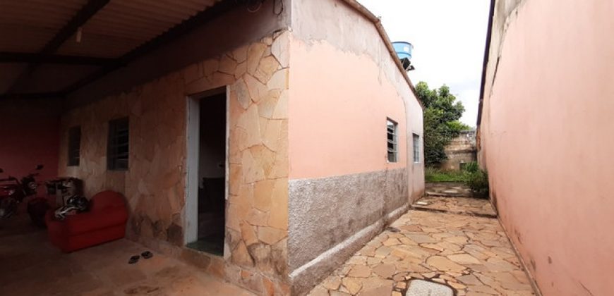 Casa com 3 Quartos, Setor Tradicional, Rua da Escola Ceprom