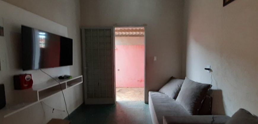 Casa com 3 Quartos, Setor Tradicional, Rua da Escola Ceprom