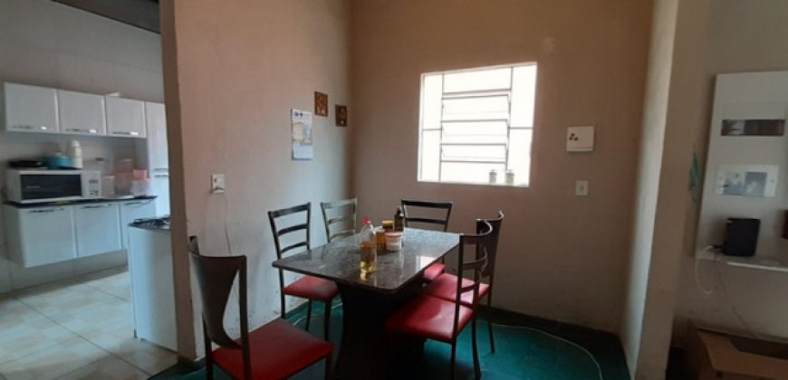 Casa com 3 Quartos, Setor Tradicional, Rua da Escola Ceprom