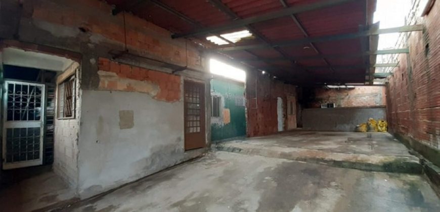 Casa com 2 Quartos, Toda na Laje, Estrutura p/ mais 1 Pavimento, Qd. 307 – Aceito troca