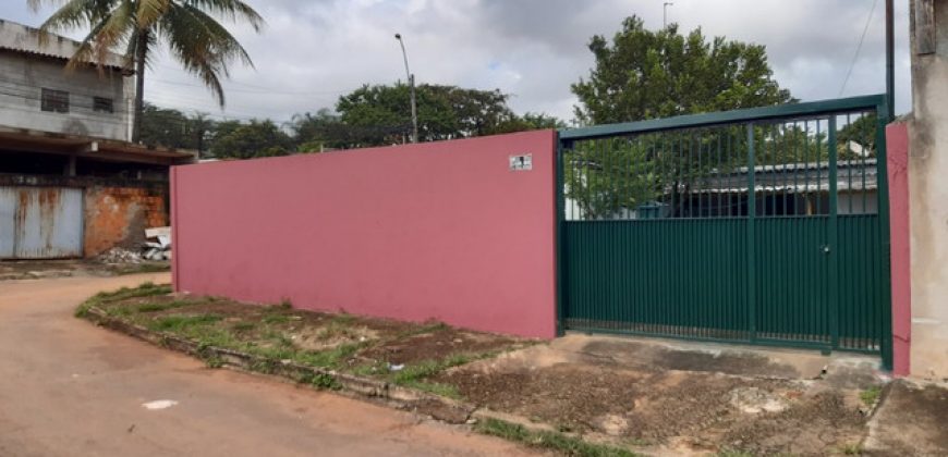 São 2 Casas no mesmo lote, de Esquina, com 290 metros, Bairro Vila Nova