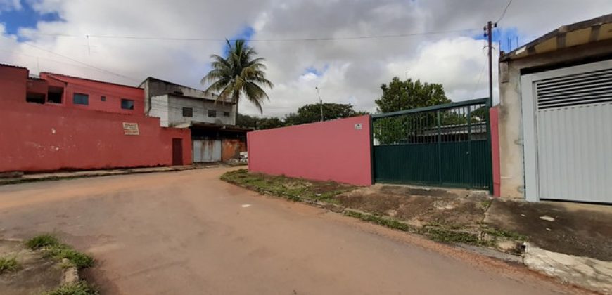 São 2 Casas no mesmo lote, de Esquina, com 290 metros, Bairro Vila Nova