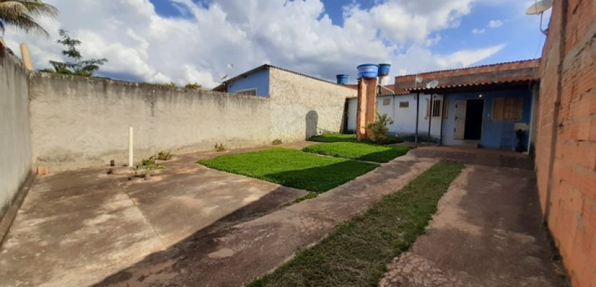 Casa 1 Quarto, Bem Localizada, Perto da Constrular