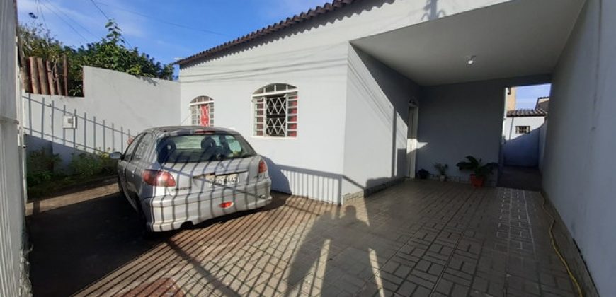 Casa Bem Localizada, Toda na Laje, Abaixo do Varejão da Fartura