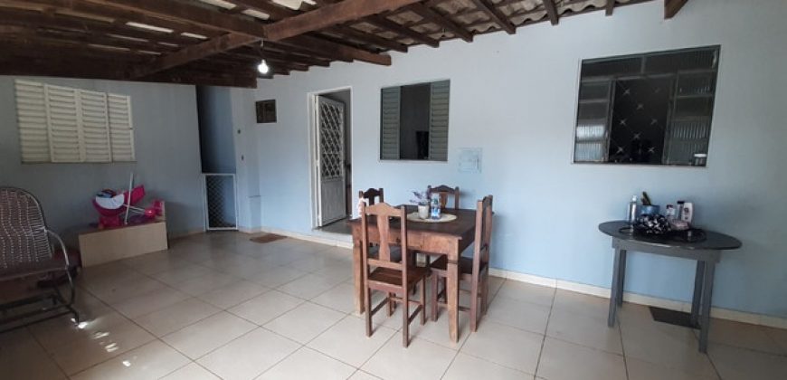 São 2 Casas no mesmo lote, de Esquina, com 290 metros, Bairro Vila Nova