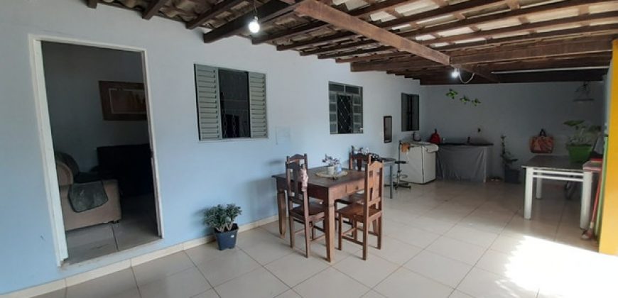 São 2 Casas no mesmo lote, de Esquina, com 290 metros, Bairro Vila Nova