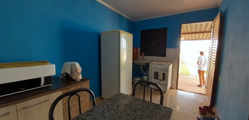 Casa 1 Quarto, Bem Localizada, Perto da Constrular