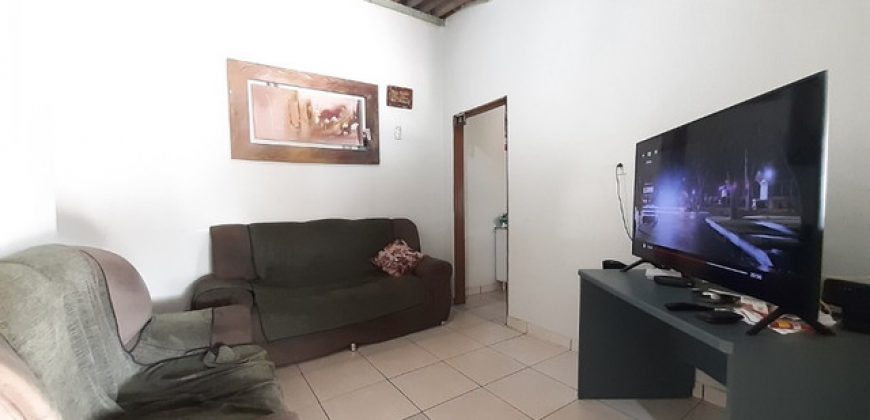 São 2 Casas no mesmo lote, de Esquina, com 290 metros, Bairro Vila Nova