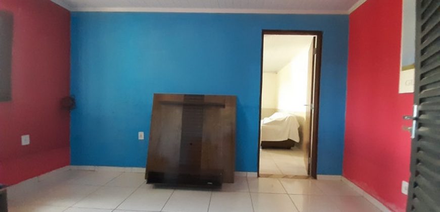 Casa 1 Quarto, Bem Localizada, Perto da Constrular