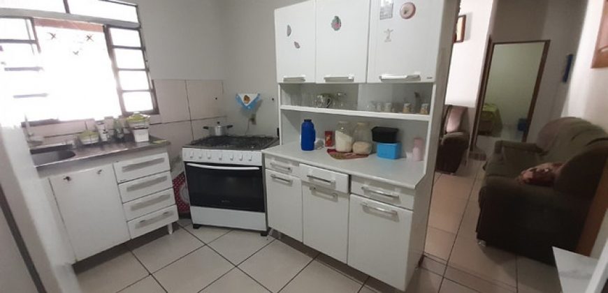 São 2 Casas no mesmo lote, de Esquina, com 290 metros, Bairro Vila Nova