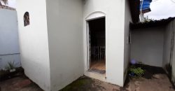 São 2 Casas no mesmo lote, de Esquina, com 290 metros, Bairro Vila Nova