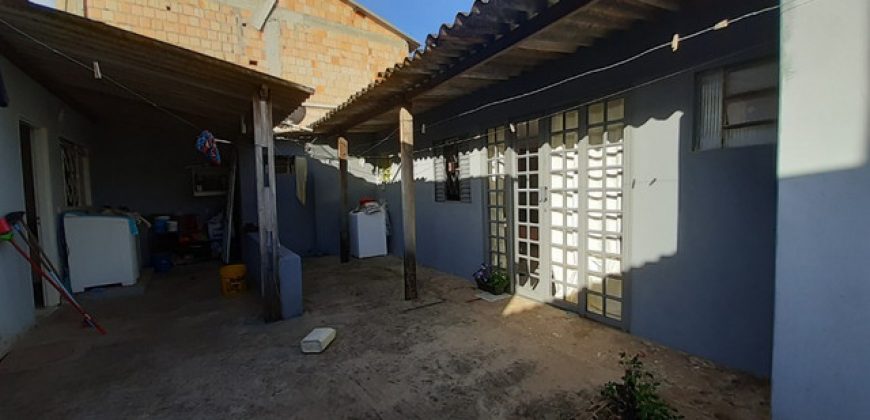 Casa Bem Localizada, Toda na Laje, Abaixo do Varejão da Fartura