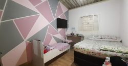 São 2 Casas no mesmo lote, de Esquina, com 290 metros, Bairro Vila Nova