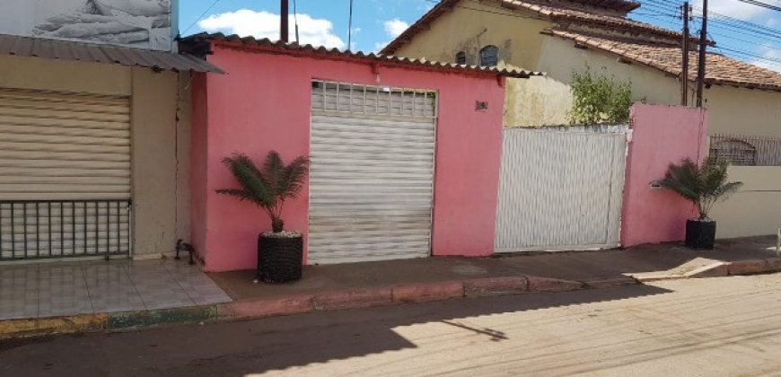 Casa no Centro da Cidade, Perto de Parada de ônibus e comercio