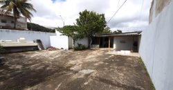 São 2 Casas no mesmo lote, de Esquina, com 290 metros, Bairro Vila Nova