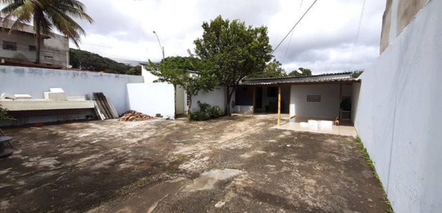 São 2 Casas no mesmo lote, de Esquina, com 290 metros, Bairro Vila Nova