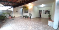 Excelente Casa com 3 Quartos, Suites, Qd. 205, Residencial Oeste, Escriturada