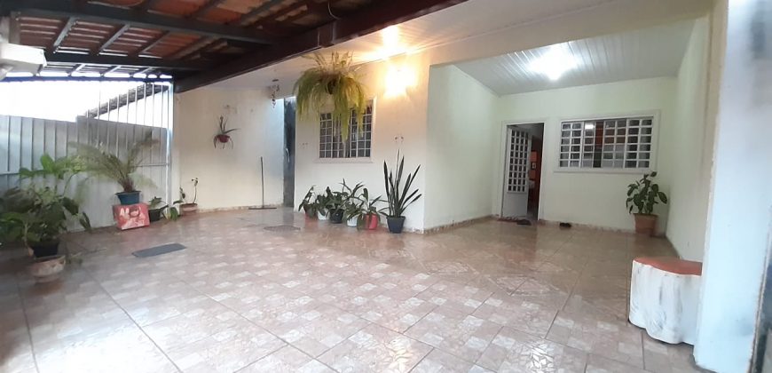 Excelente Casa com 3 Quartos, Suites, Qd. 205, Residencial Oeste, Escriturada