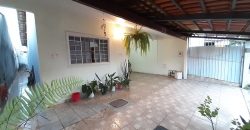 Excelente Casa com 3 Quartos, Suites, Qd. 205, Residencial Oeste, Escriturada