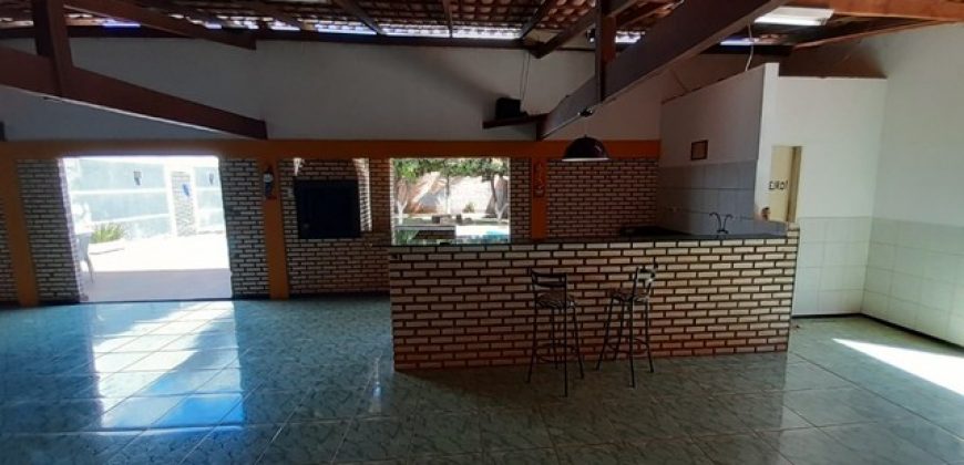 Excelente Espaço para Eventos – Lote 1400 metros, Fácil Acesso, Piscina, Churrasqueira.