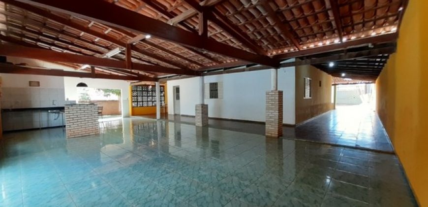 Excelente Espaço para Eventos – Lote 1400 metros, Fácil Acesso, Piscina, Churrasqueira.