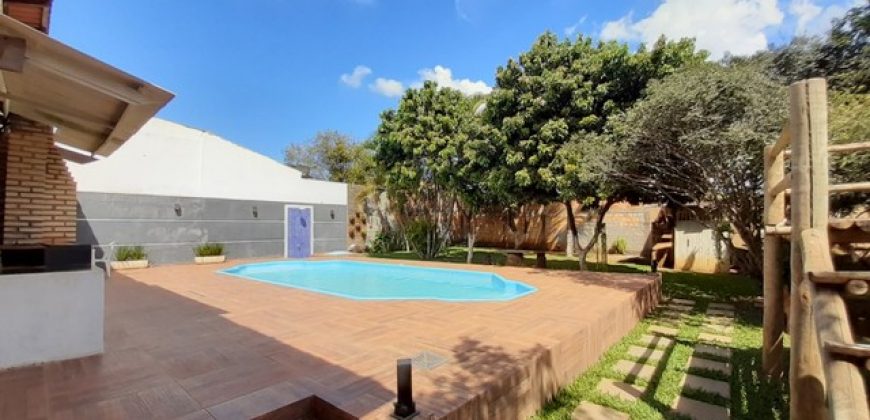 Excelente Espaço para Eventos – Lote 1400 metros, Fácil Acesso, Piscina, Churrasqueira.