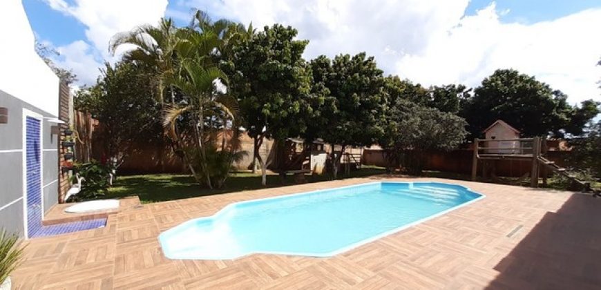 Excelente Espaço para Eventos – Lote 1400 metros, Fácil Acesso, Piscina, Churrasqueira.