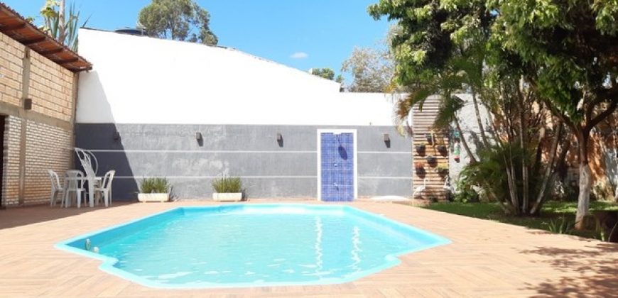 Excelente Espaço para Eventos – Lote 1400 metros, Fácil Acesso, Piscina, Churrasqueira.