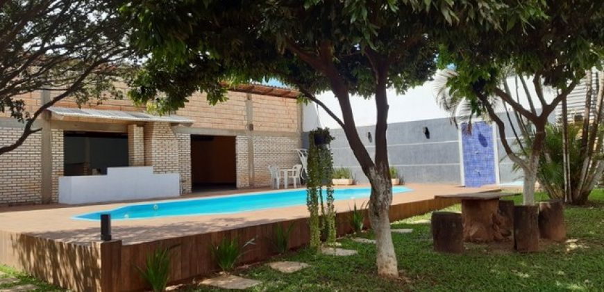 Excelente Espaço para Eventos – Lote 1400 metros, Fácil Acesso, Piscina, Churrasqueira.