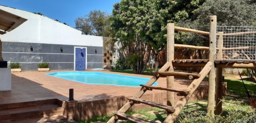 Excelente Espaço para Eventos – Lote 1400 metros, Fácil Acesso, Piscina, Churrasqueira.