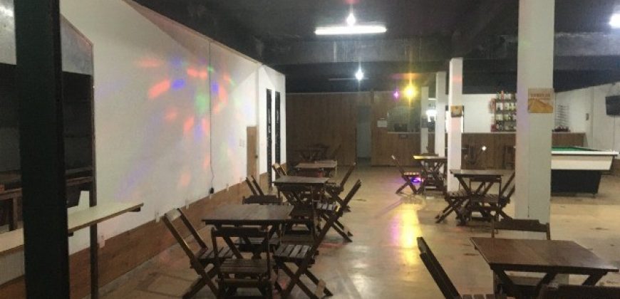 Maravilhoso Imóvel Comercial de Esquina, na Avenida Principal do Morro da Cruz