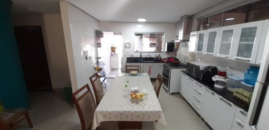 Maravilhosa Casa, Toda na Laje com 4 Qtos, Piscina, Churrasqueira, Condo. Ouro de Itaipu