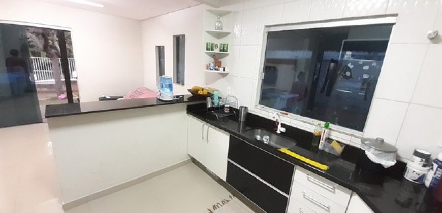 Excelente Imóvel, com 2 Casas no mesmo Lote, Todas na laje, Cond. Ouro Vermelho II