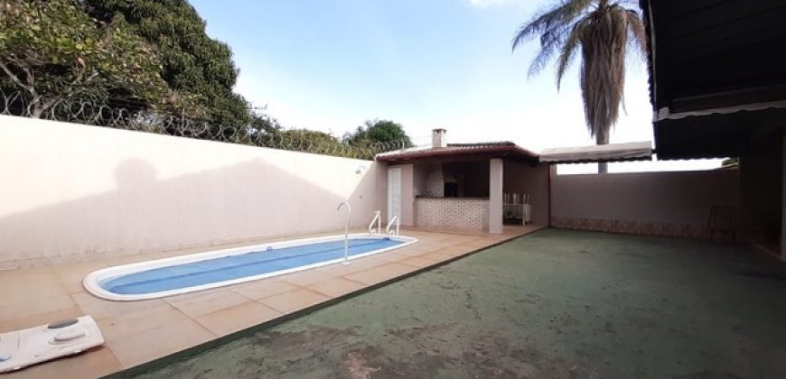 Maravilhosa Casa, Toda na Laje com 4 Qtos, Piscina, Churrasqueira, Condo. Ouro de Itaipu