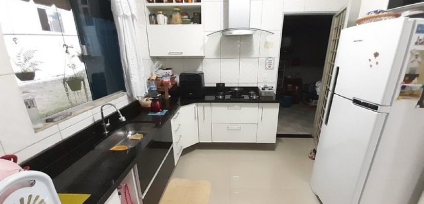 Excelente Imóvel, com 2 Casas no mesmo Lote, Todas na laje, Cond. Ouro Vermelho II