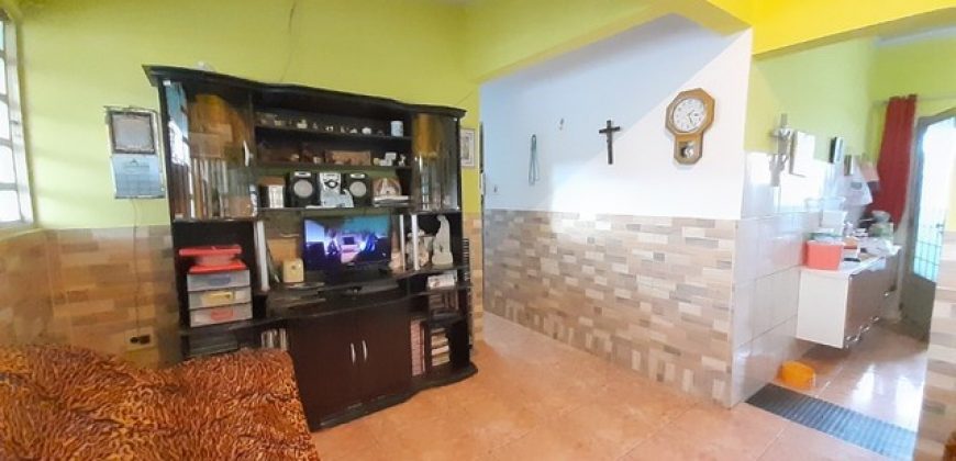 Casa com 2 Quartos, Bem Localizada