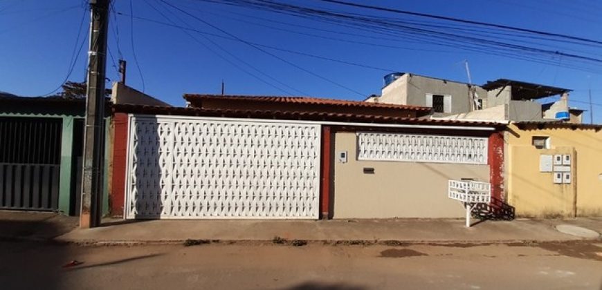 Maravilhosa Casa com 3 Quartos, Suite, Toda na Laje, Churrasqueira