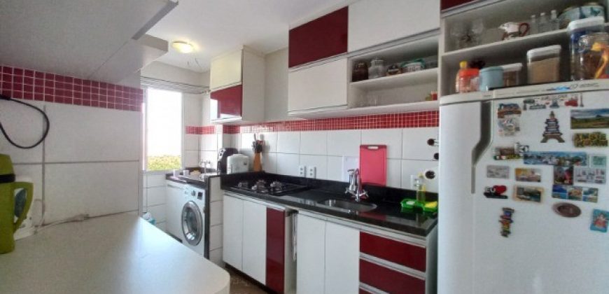 Maravilhoso Apartamento Todo Reformado, QC 12, com Armários Planejados.