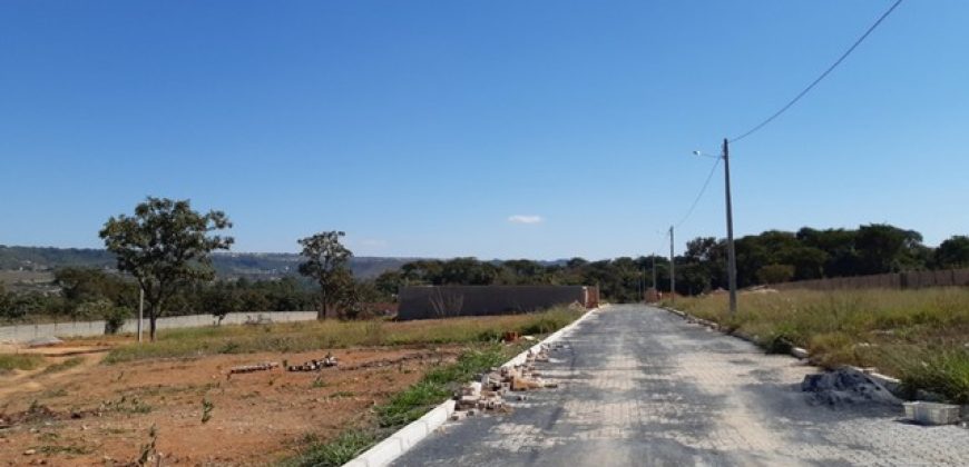 Condomínio Del Ouro, Lote com 240 metros.