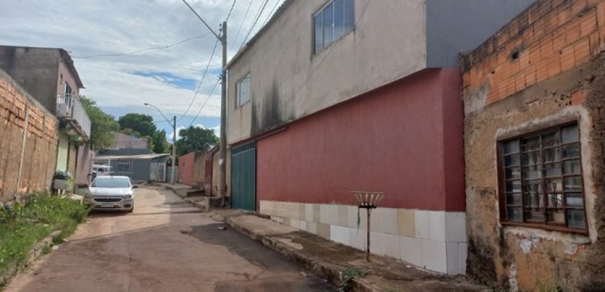 Sobrado com 2 Lajes, Vazado, mais 1 Barraco, Ótimo para Investir ou Morar.