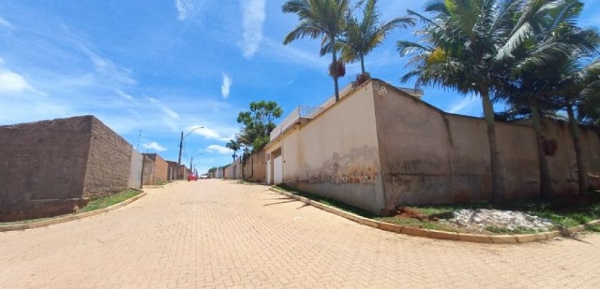 Casa com 2 Quartos, Condomínio Jardim da Serra, Próximo ao Ouro Vermelho I