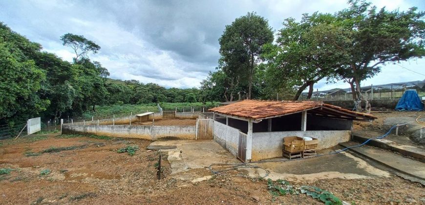 Maravilhosa Chácara com 2 hectares, com córrego, Piscina, Bem Localizada, no Bairro Capão Cumprido em São Sebastião/DF. – Aceita imóvel em São Sebastião.