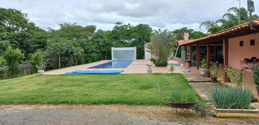 Maravilhosa Chácara com 2 hectares, com córrego, Piscina, Bem Localizada, no Bairro Capão Cumprido em São Sebastião/DF. – Aceita imóvel em São Sebastião.