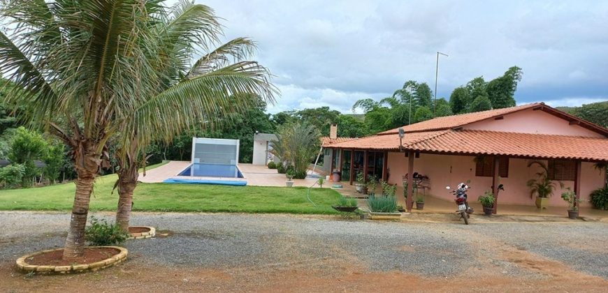 Maravilhosa Chácara com 2 hectares, com córrego, Piscina, Bem Localizada, no Bairro Capão Cumprido em São Sebastião/DF. – Aceita imóvel em São Sebastião.