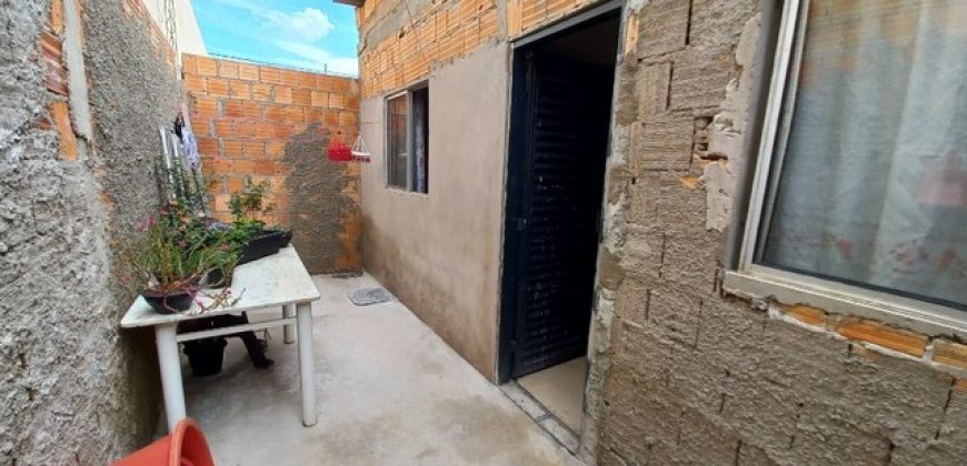 Excelente Casa com 4 Quartos, Suíte, Na Laje, Condomínio Villages do Sol