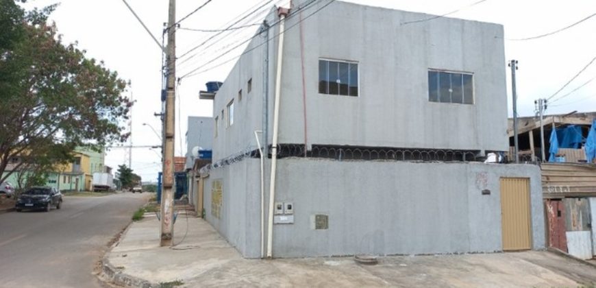 Excelente Sobrado de Esquina, Qd. 301 do Residencial Oeste