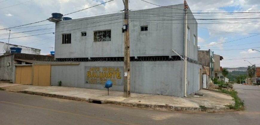 Excelente Sobrado de Esquina, Qd. 301 do Residencial Oeste