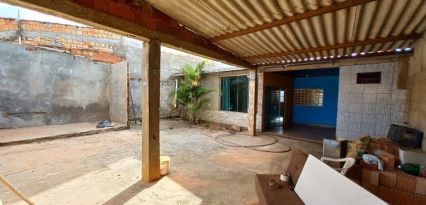 Casa com Piscina Lote com 200 Metros